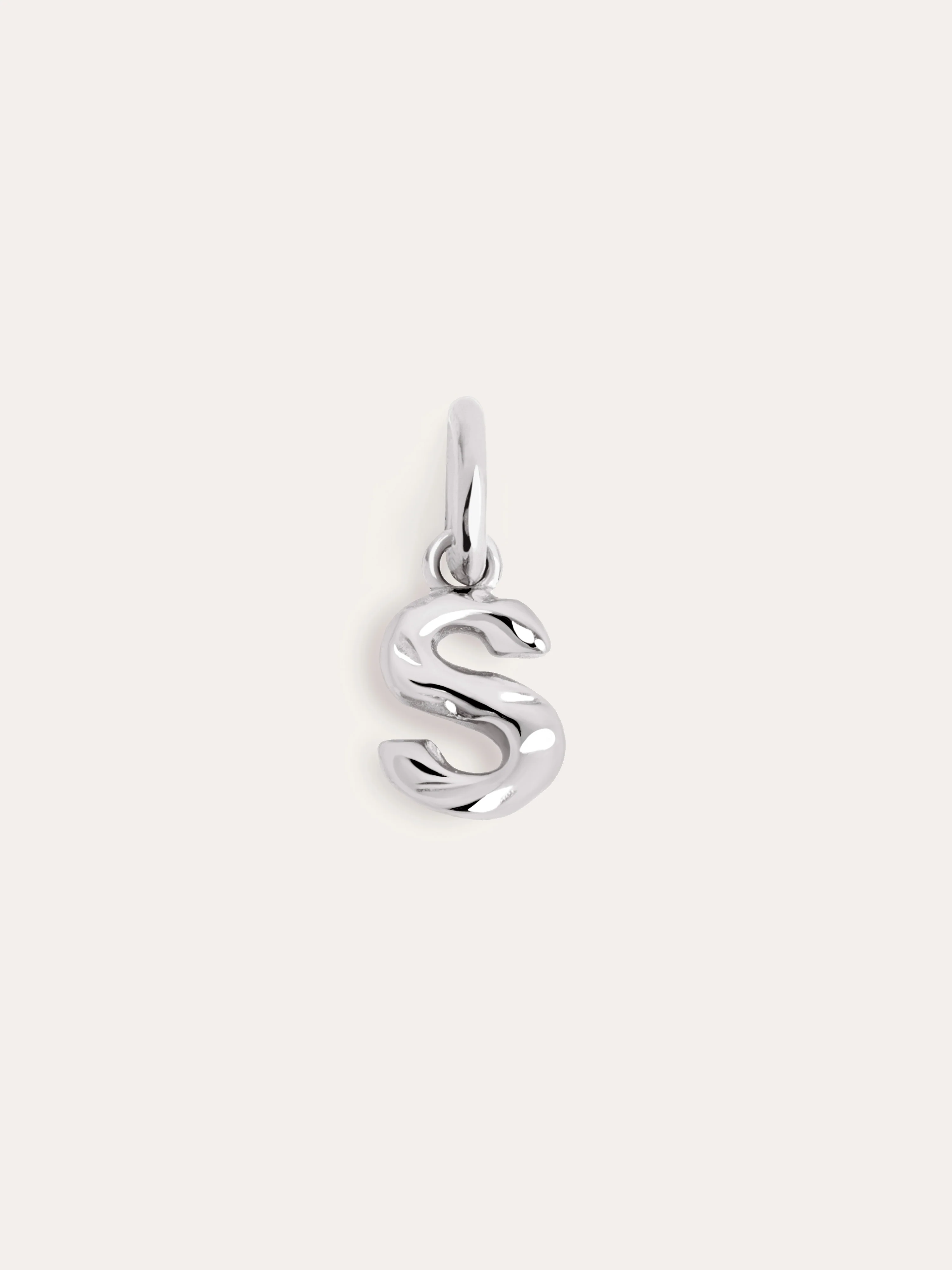 Charm Letter Organic Plata - Image 14