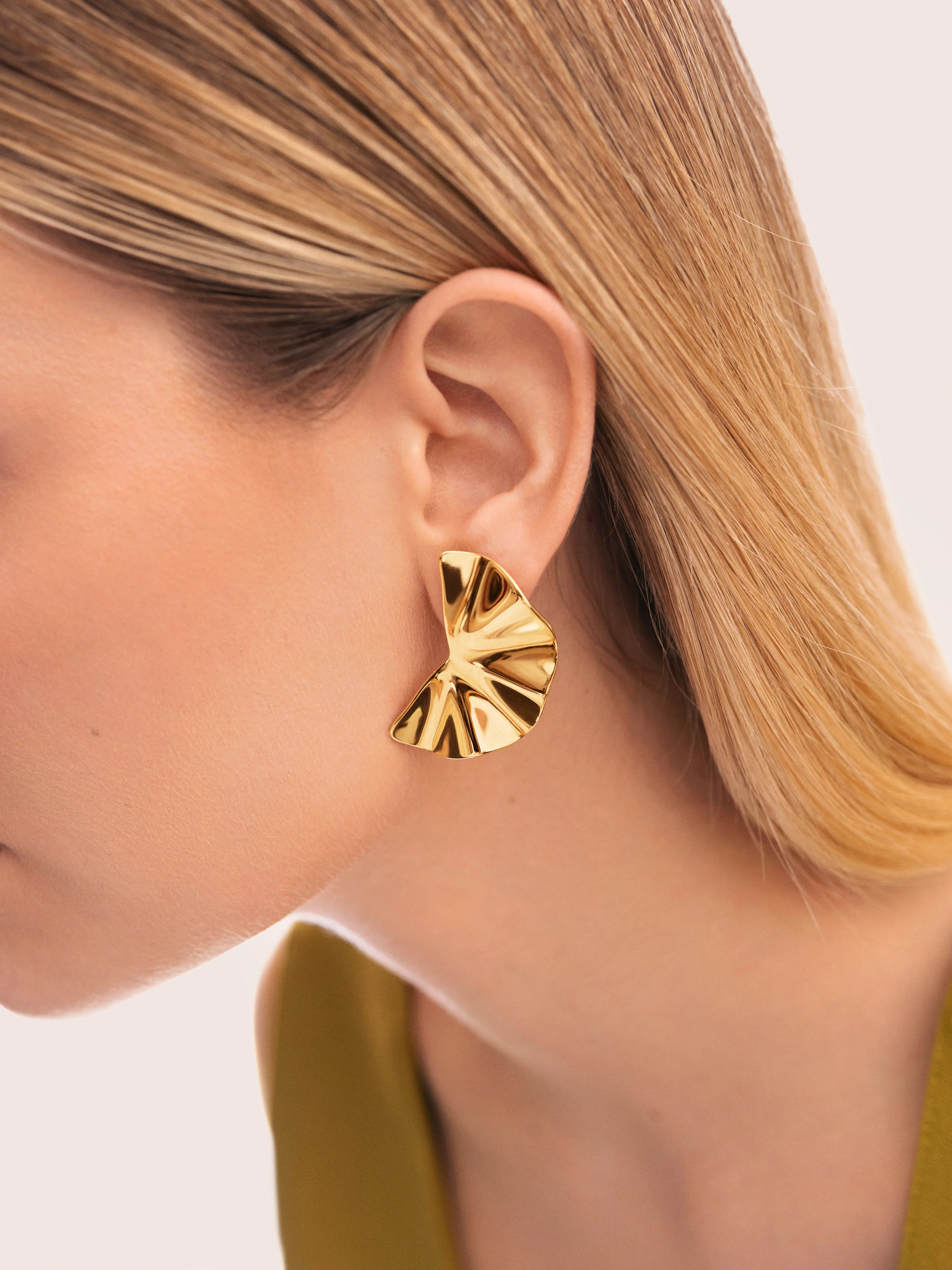 Pendientes Amara Acero Baño Oro - Image 4