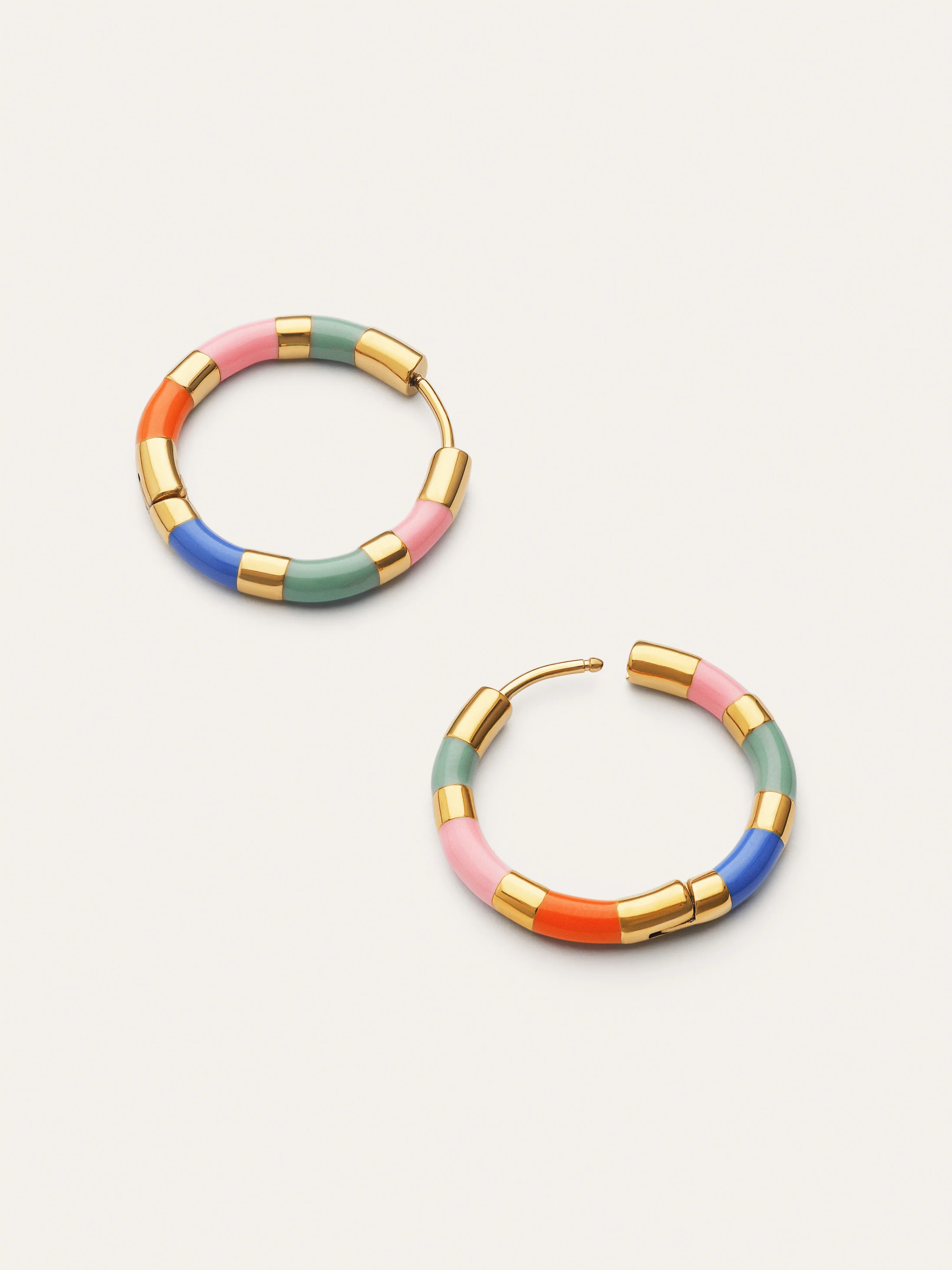 Pendientes Aro Carmen Carla Enamel Acero Baño Oro - Image 3